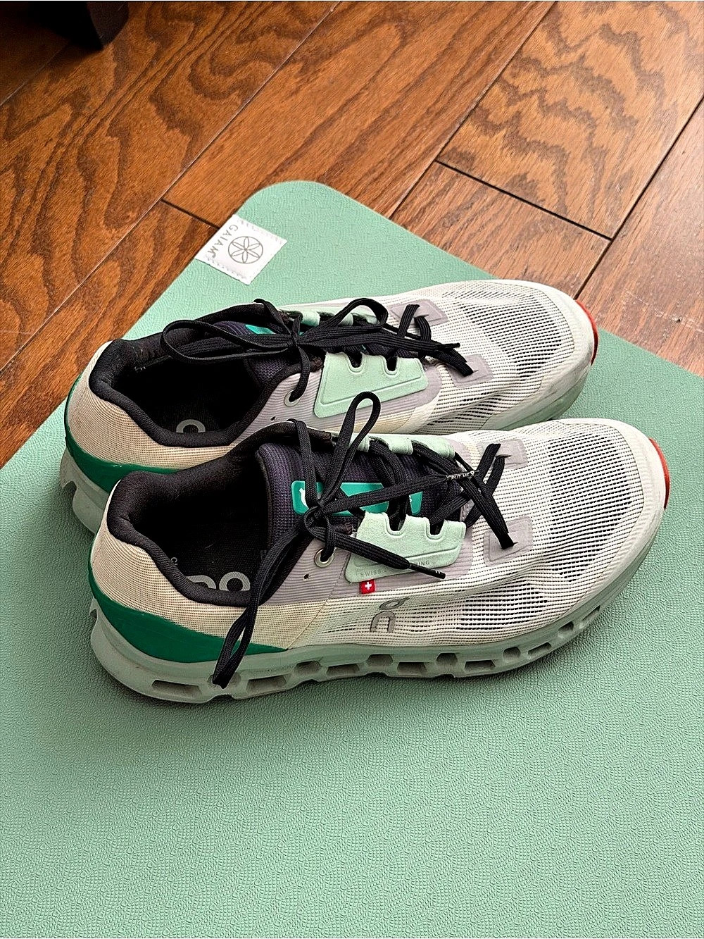 On Cloudstratus White Women’s Athletic Shoes White & Green, US 9.5